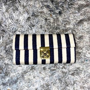 Charming Charlie Wallet NWT